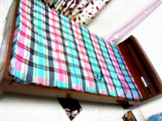 একটি সেগুণ কাঠের single খাট জাযিমসহ